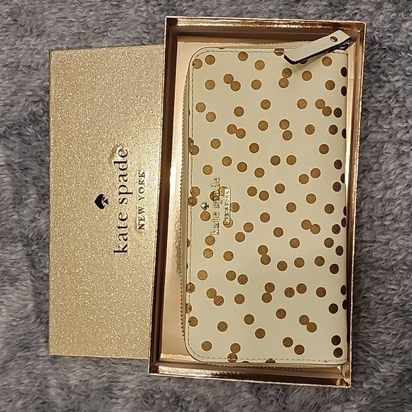 Kate Spade Wallet - Picture 1 of 3